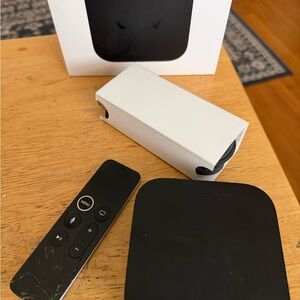 Apple TV Model A1625 with Remote